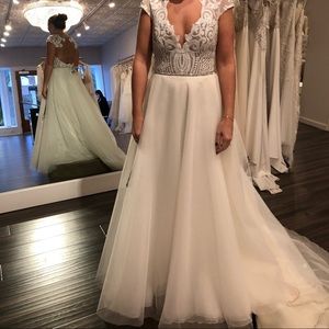 *NEW UNWORN* Hayley Paige Dakota Sample Gown